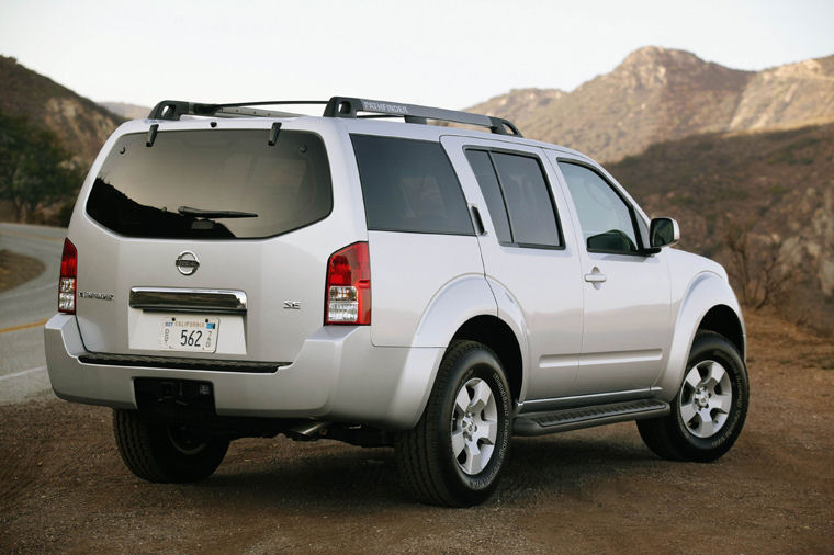 2005 Nissan pathfinder tow capacity
